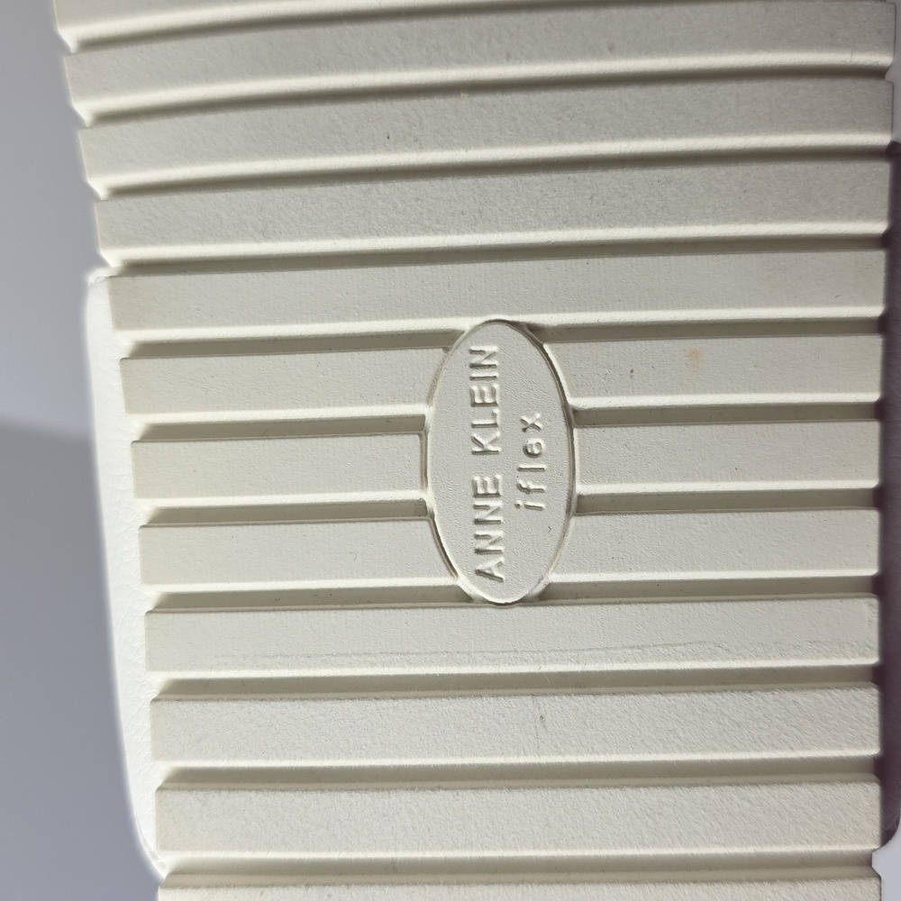 Anne Klein (8.5) iflex White Footbed Sandals - Picture 5 of 10